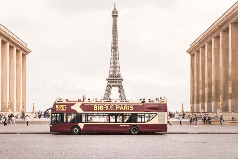 The Eiffel Tower seen from the bus