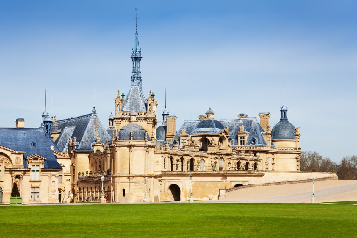 Visit Chantilly Castle